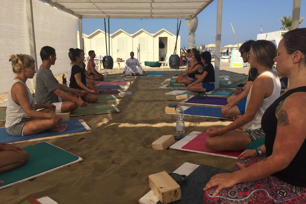 Formation de professeur de yoga de 100 heures sur la plage, à Misano, en Italie (10 jours) 13
