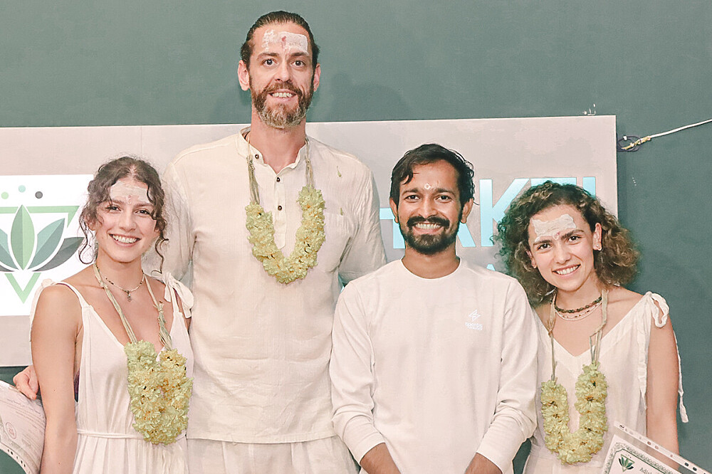 Retiro de 10 dias de surf, ioga, Ayurveda e cura pelo som em Varkala, Índia 18