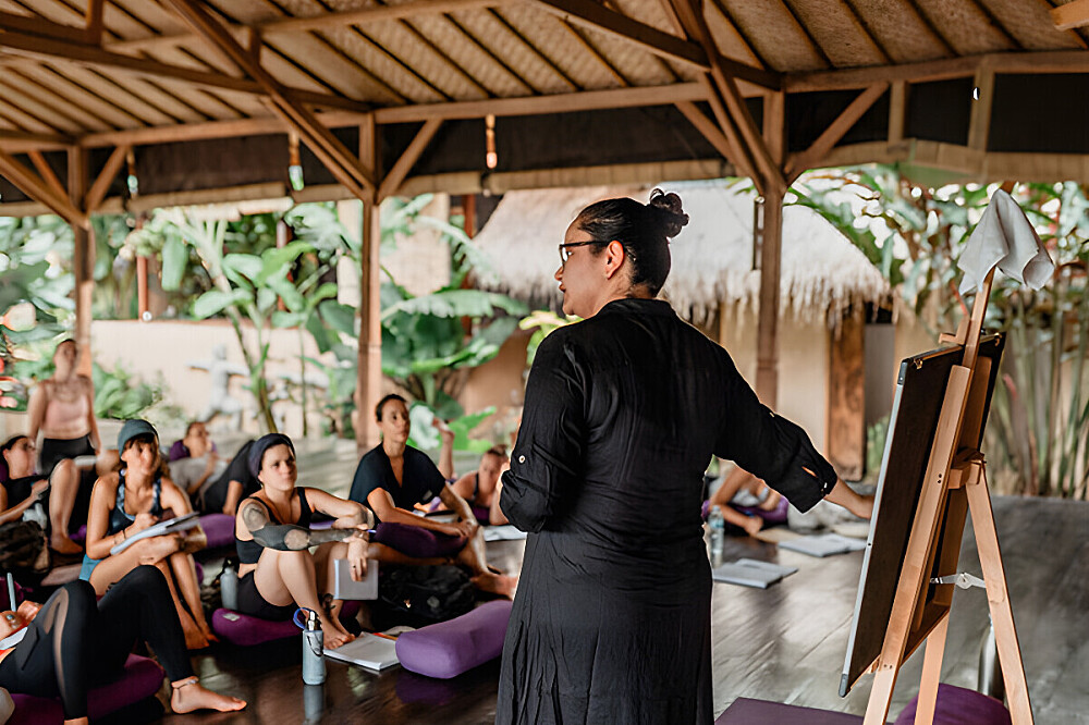 Formação de Professores de Yoga Vinyasa de 11 Dias e 200 Horas, Online e Presencial, em Bali (ritmo próprio) 13