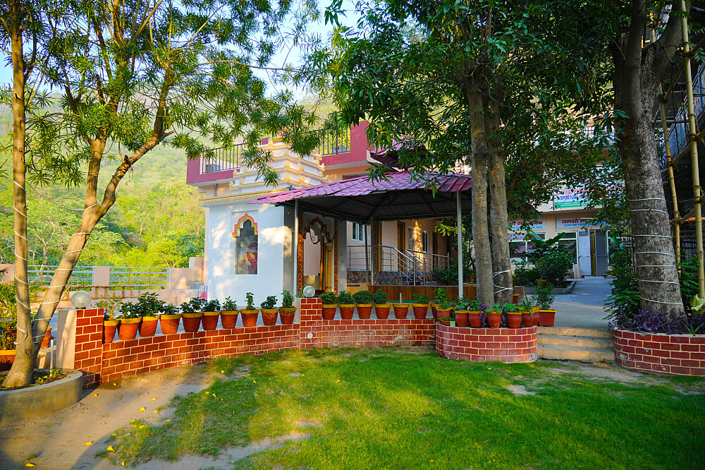 12 Day 100 Hour Meditation, Hatha, Vinyasa Yoga TTC In India 10
