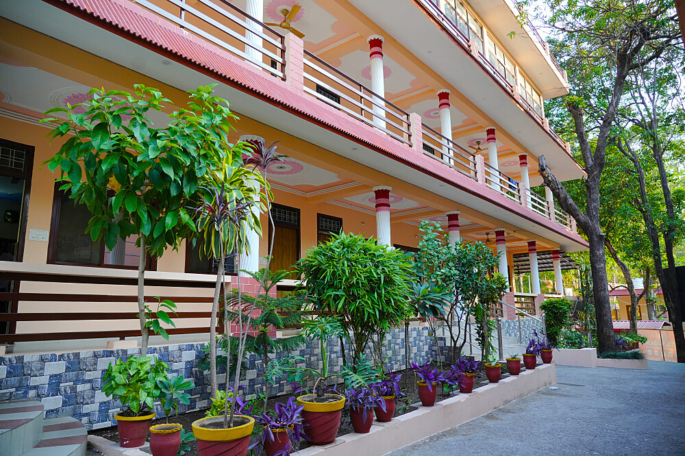 12 Day 100 Hour Meditation, Hatha, Vinyasa Yoga TTC In India 7