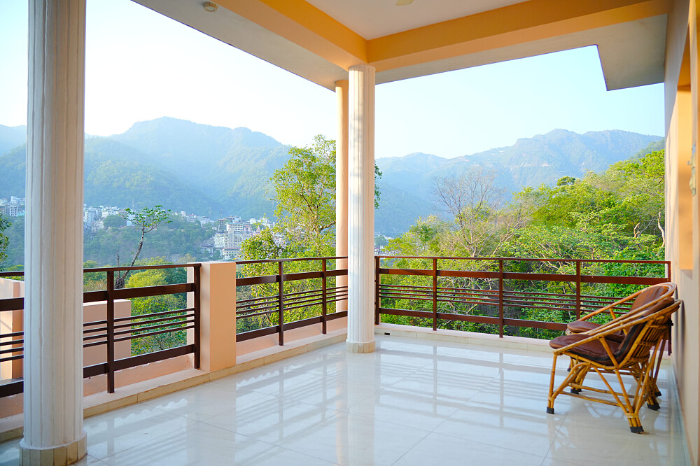 12 Day 100 Hour Meditation, Hatha, Vinyasa Yoga TTC In India 12
