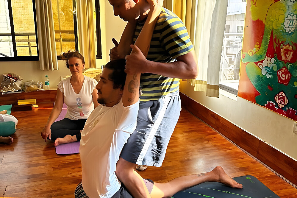 Formation de professeur de yoga de 200 heures en 23 jours à Rishikesh, en Inde 24