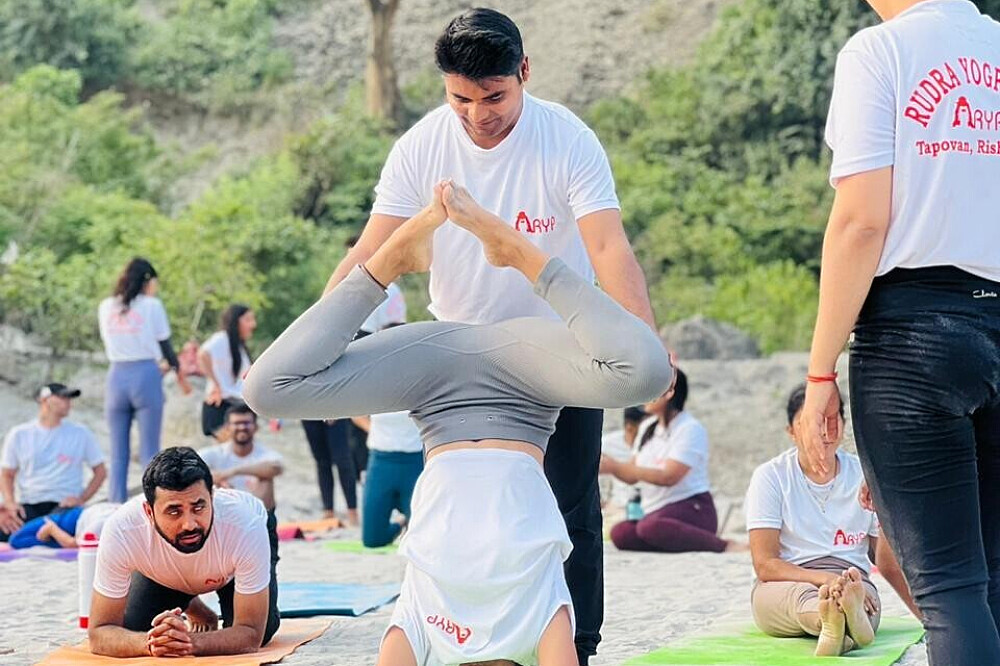 Formation de professeur de yoga multi-styles de 24 jours, 200 heures, à Rishikesh, en Inde 3