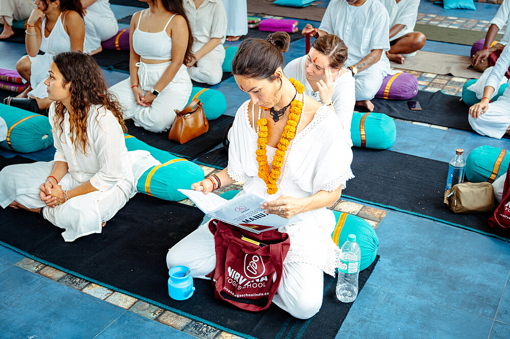 Formation de professeur de yoga de 25 jours et 200 heures en méditation, yoga nidra et hatha yoga en Inde 13
