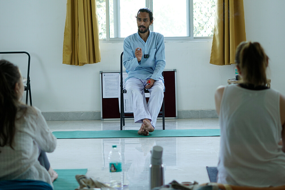 Formation de professeur de yoga de 26 jours (200 heures) et randonnée dans l'Himalaya, Inde 18