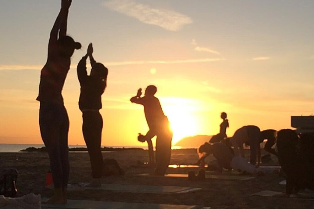 Formation de professeur de yoga de 300 heures de 28 jours à Misano, en Italie, au bord de la plage 18