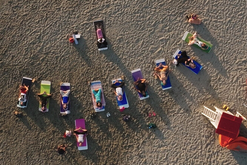 Formation de professeur de yoga de 300 heures de 28 jours à Misano, en Italie, au bord de la plage 8