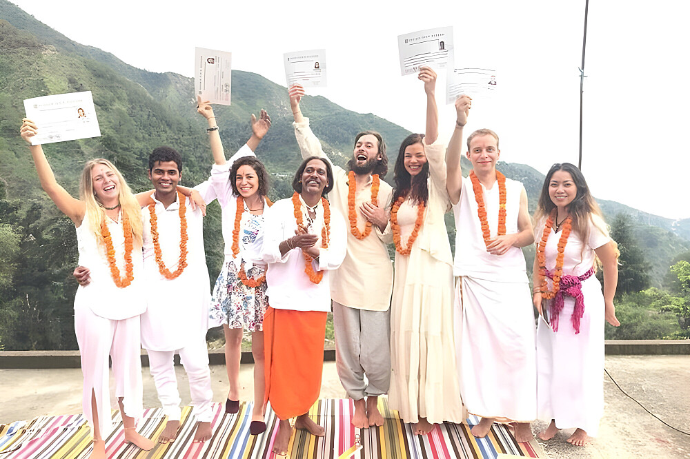 Formation de professeur de yoga de 300 heures de 28 jours à Rishikesh, en Inde 20