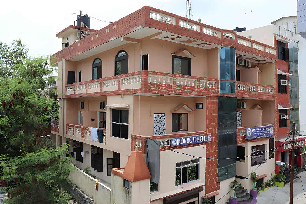 Formation de professeur de yoga de 300 heures de 28 jours à Rishikesh, en Inde 9