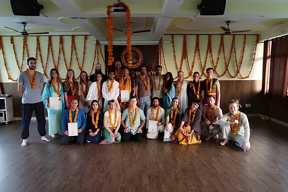 Formation de professeur de yoga de 300 heures de 28 jours à Rishikesh, en Inde 16