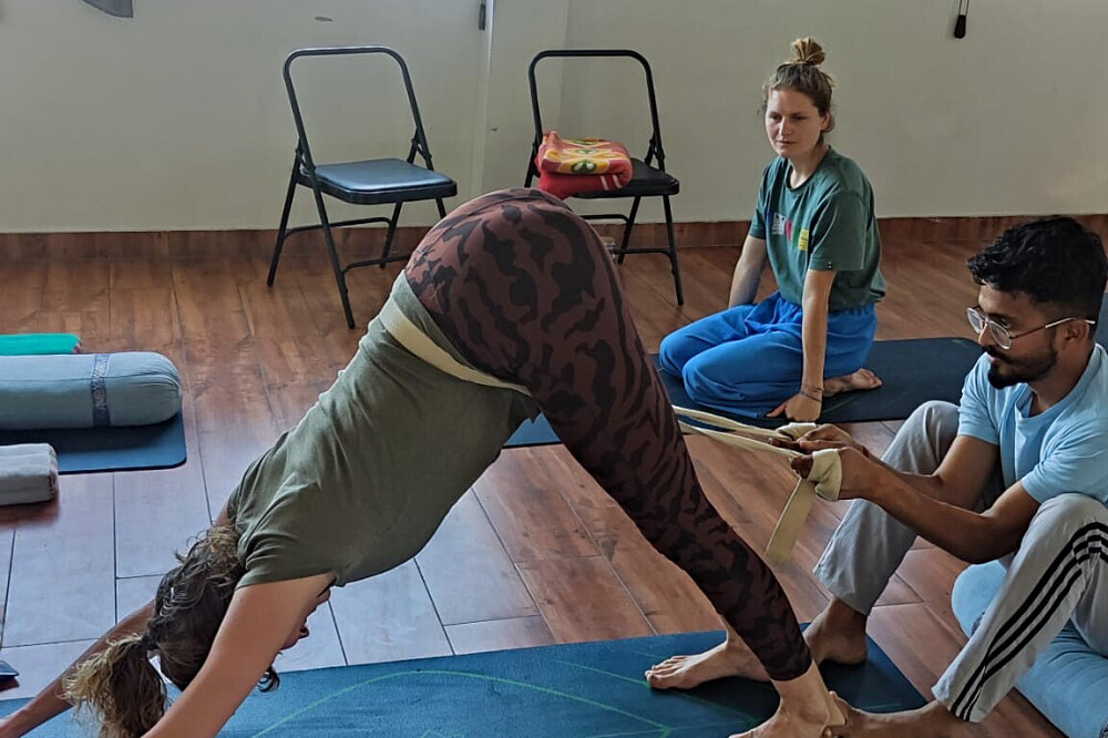 Formation de professeur de yoga de 28 jours et 300 heures : Ashtanga Vinyasa, Aérien, Yin et Hatha Yoga, Inde 9