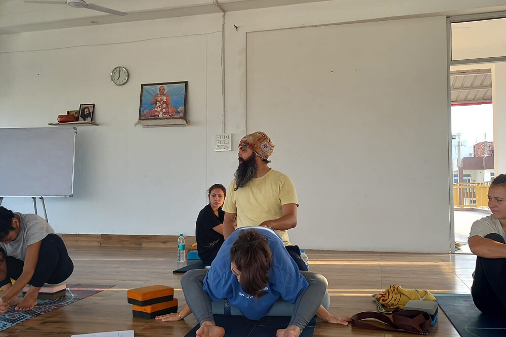 Formation de professeur de yoga de 28 jours et 300 heures : Ashtanga Vinyasa, Aérien, Yin et Hatha Yoga, Inde 10