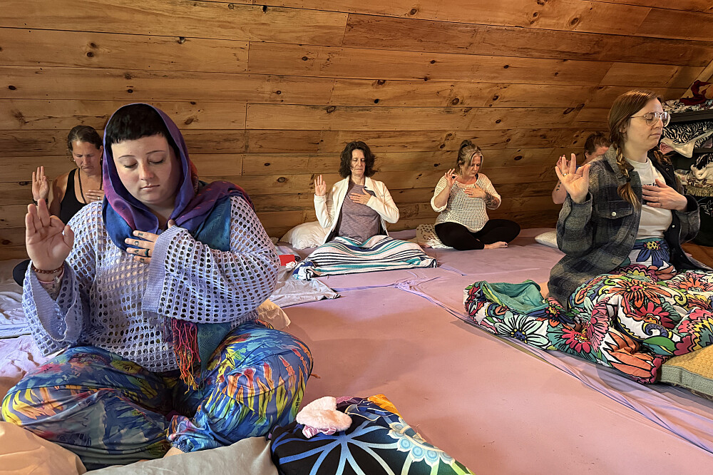 Retiro de descanso com cura pelo som para mulheres, 3 dias, perto de Asheville, NC 33