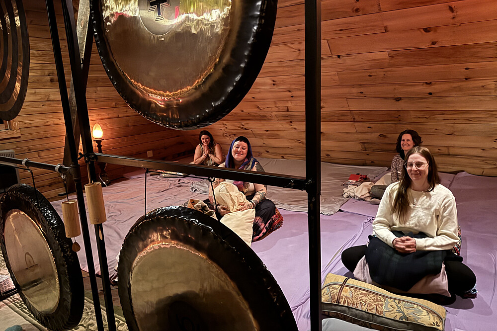 Retiro de descanso com cura pelo som para mulheres, 3 dias, perto de Asheville, NC 34
