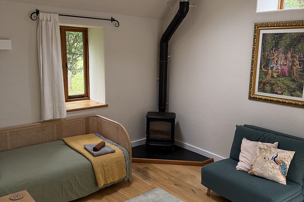 4 Day Spirit Woman Retreat: Yoga, Earth Rituals in Wales, UK