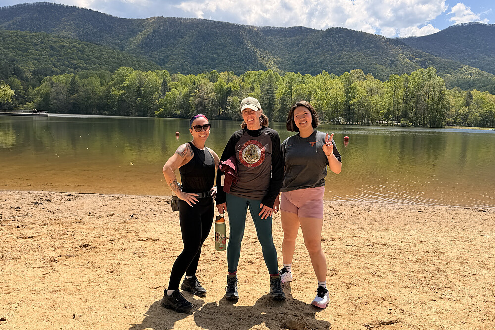Retiro de 5 dias para mulheres 40+ com yoga e natureza no topo da montanha, profundamente restaurador, EUA 7