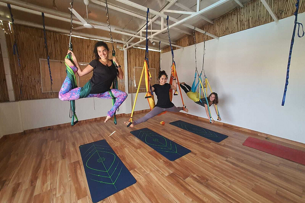 Formation d'enseignant de yoga aérien de 7 jours et 50 heures, certifiée YACEP, en Inde 10
