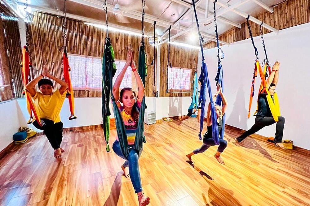 Formation d'enseignant de yoga aérien de 7 jours et 50 heures, certifiée YACEP, en Inde 9