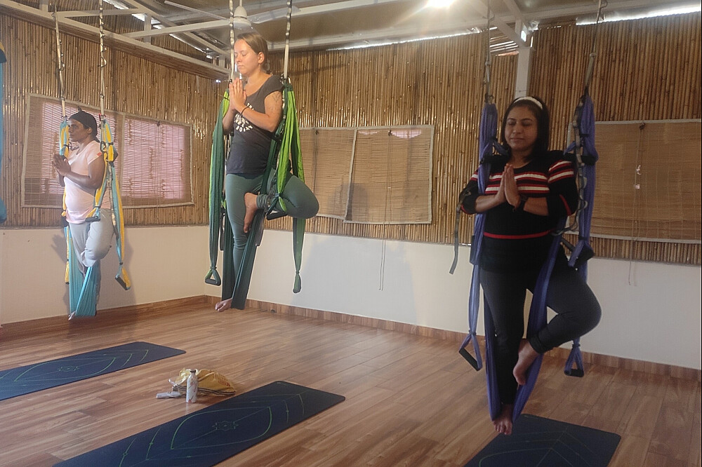 Formation d'enseignant de yoga aérien de 7 jours et 50 heures, certifiée YACEP, en Inde 20