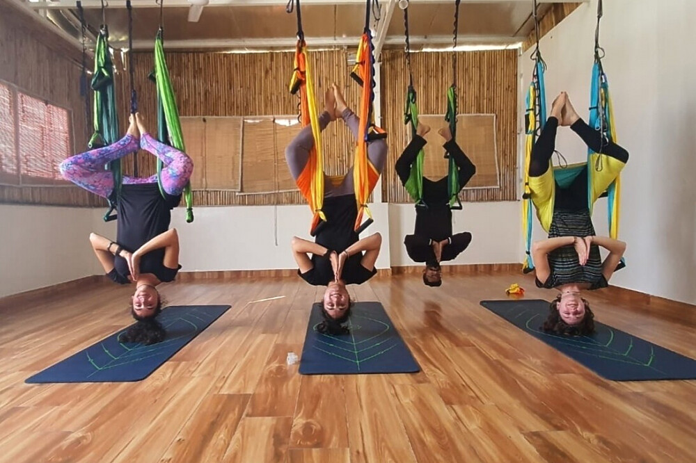 Formation d'enseignant de yoga aérien de 7 jours et 50 heures, certifiée YACEP, en Inde 24