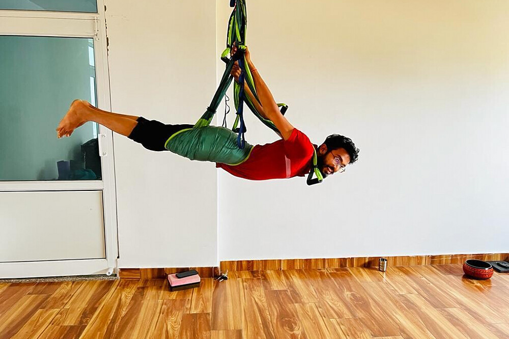 Formation d'enseignant de yoga aérien de 7 jours et 50 heures, certifiée YACEP, en Inde 15