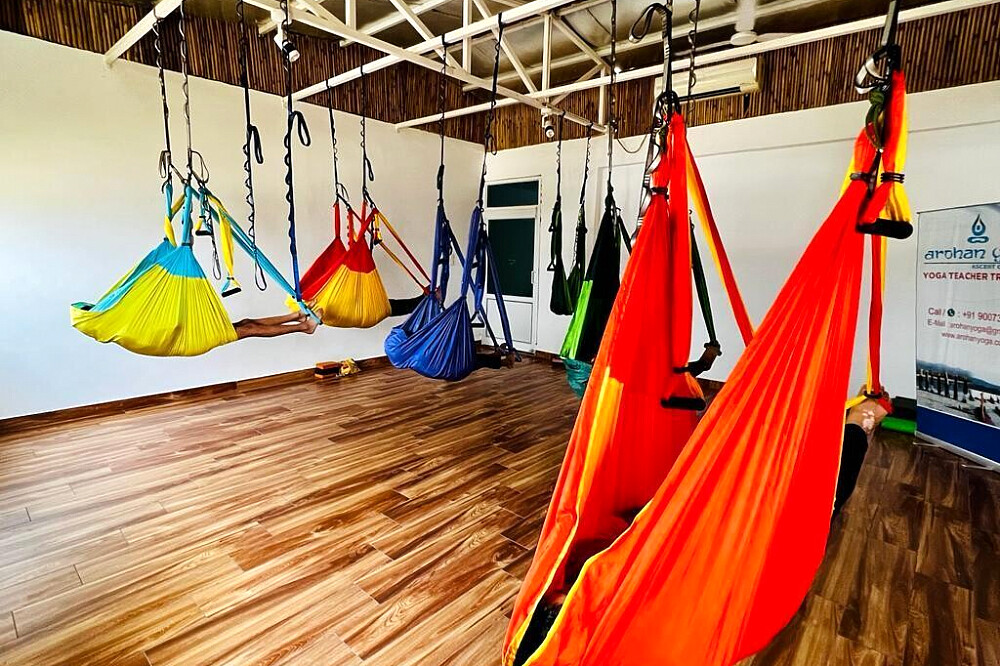 25 Tage, 200 Std. Multi-Style YTTC (mit AERIAL) in Rishikesh, Indien 6
