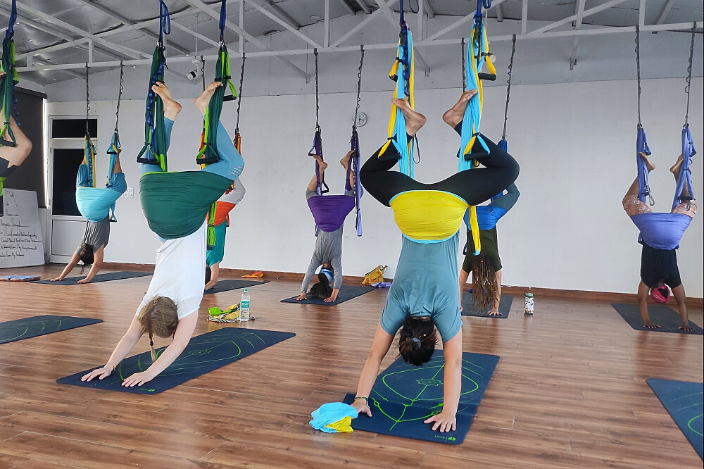Formation d'enseignant de yoga aérien de 7 jours et 50 heures, certifiée YACEP, en Inde 26
