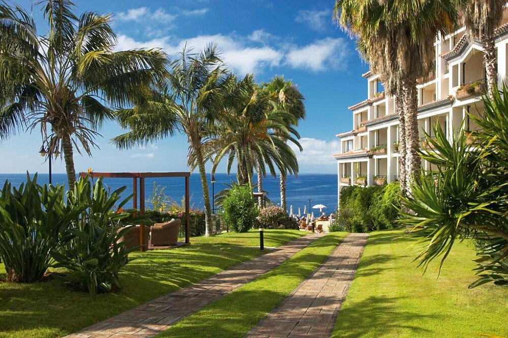 9 Day Island Yoga and Nature Exploration Retreat, Portugal 5